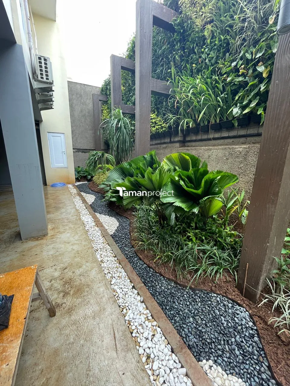 vertical garden the home srengseng